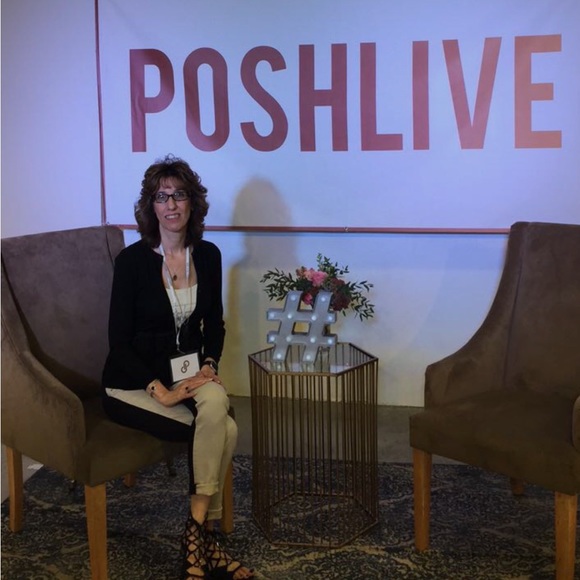 Top 10% Seller! Posh Ambassador. - Picture 12 of 14